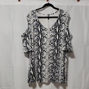 Women's Plus Size Cold Shoulder Snake Skin Print Top